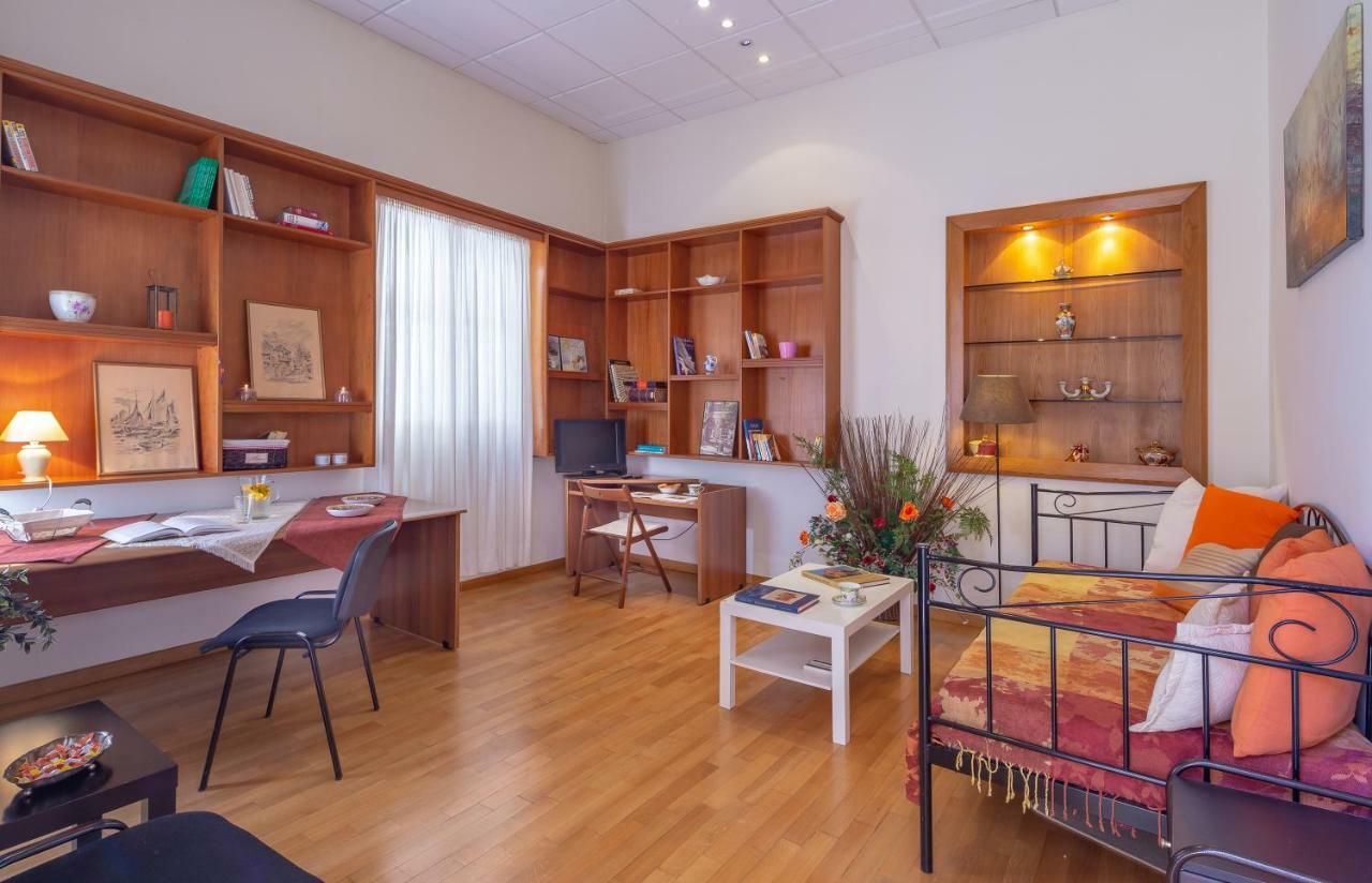 Stately Central Apartment Atenas Exterior foto